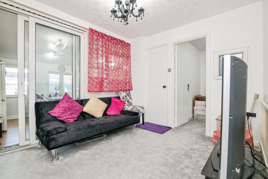 Property photo 2 of 27