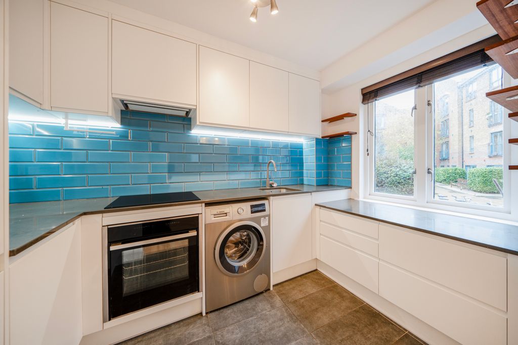 Property photo 3 of 6 Kitchen