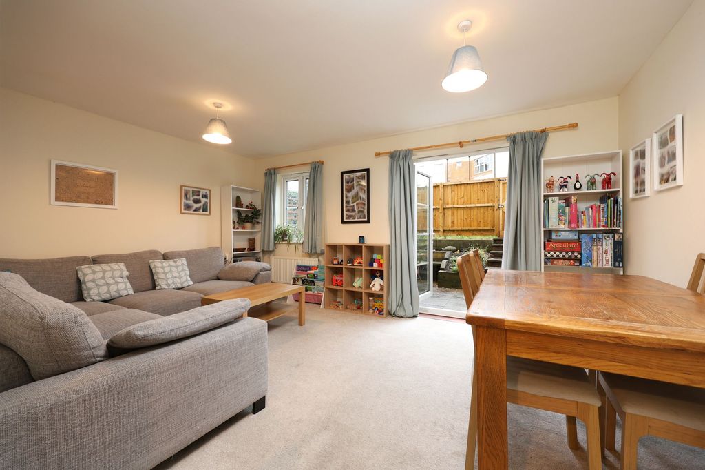 Property photo 2 of 13