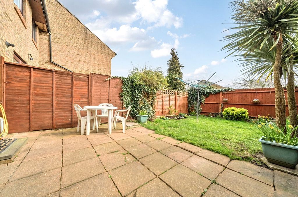 Property photo 3 of 17 Garden