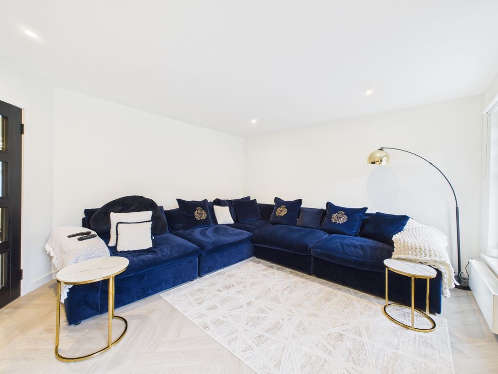 Property photo 2 of 27