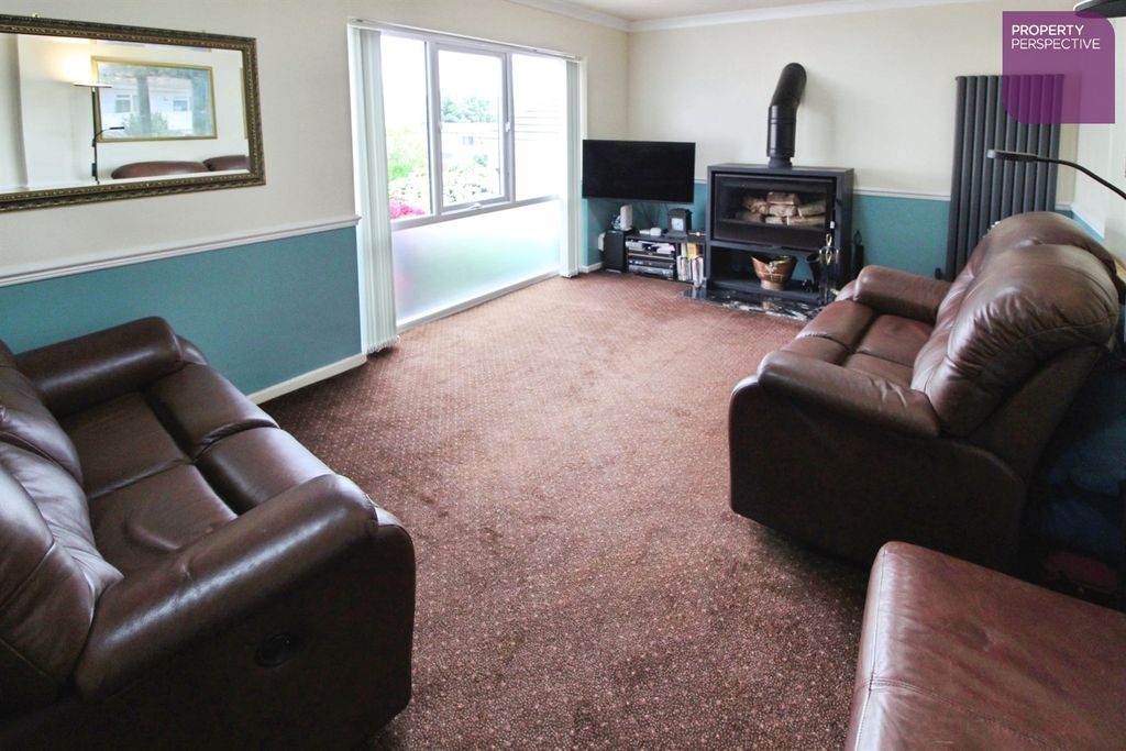 Property photo 2 of 15 Lounge