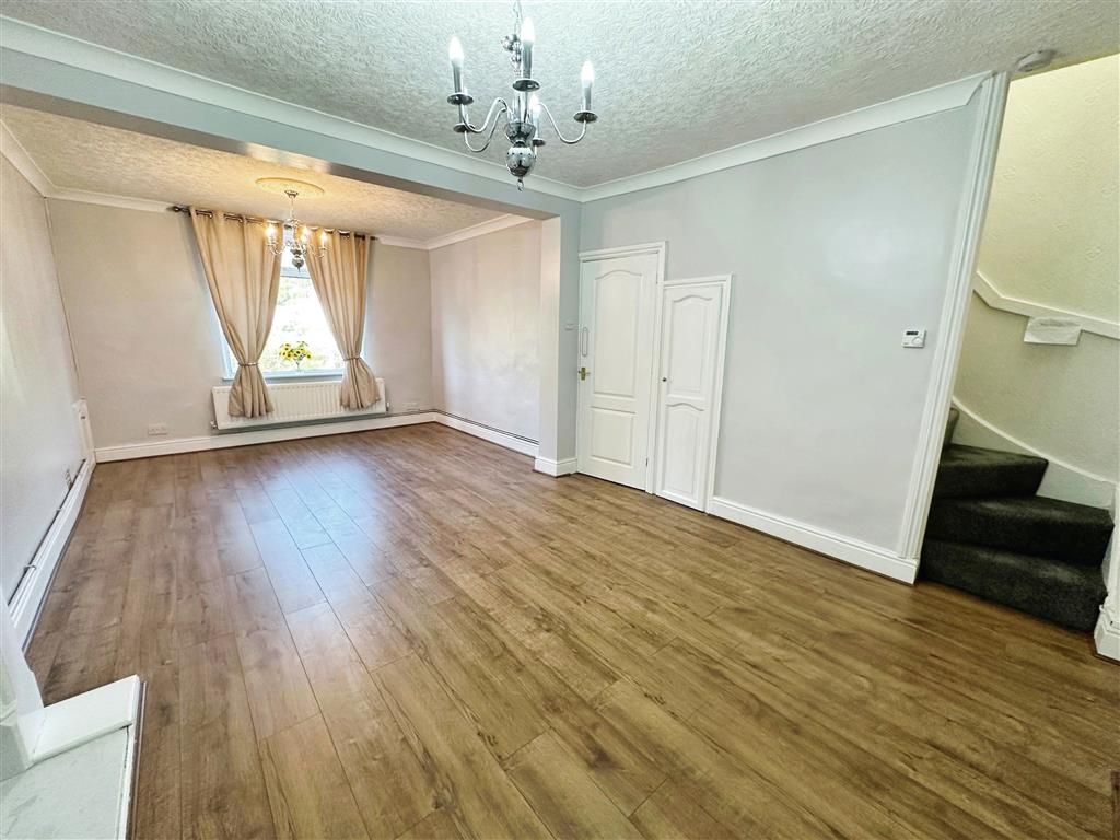 Property photo 2 of 12 Image