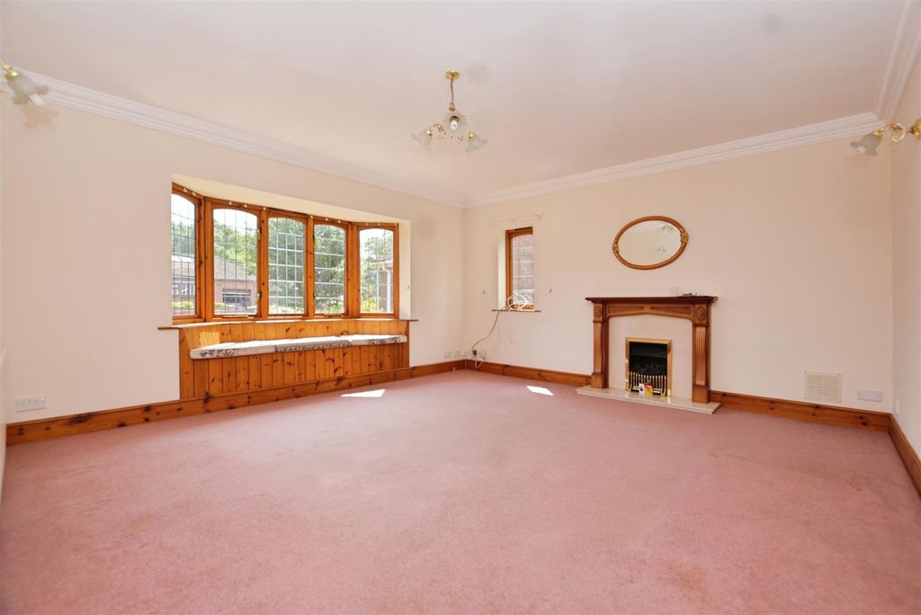 Property photo 2 of 21 Living Room