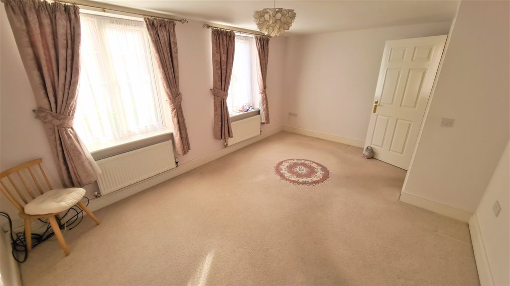 Property photo 3 of 8 Photo 03