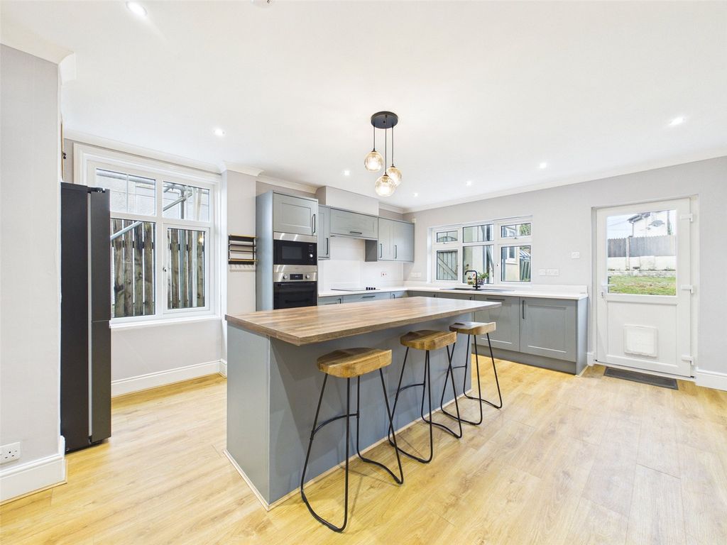 Property photo 2 of 19 Picture No. 29