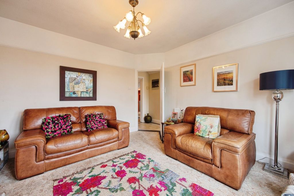 Property photo 3 of 25 Pbox-Img.Jpg