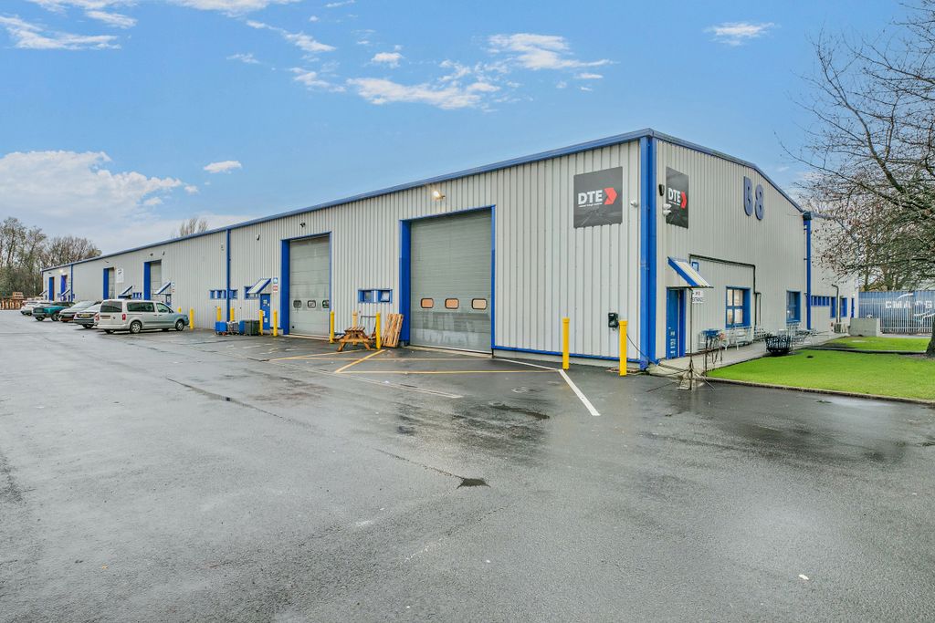 Property photo 2 of 8