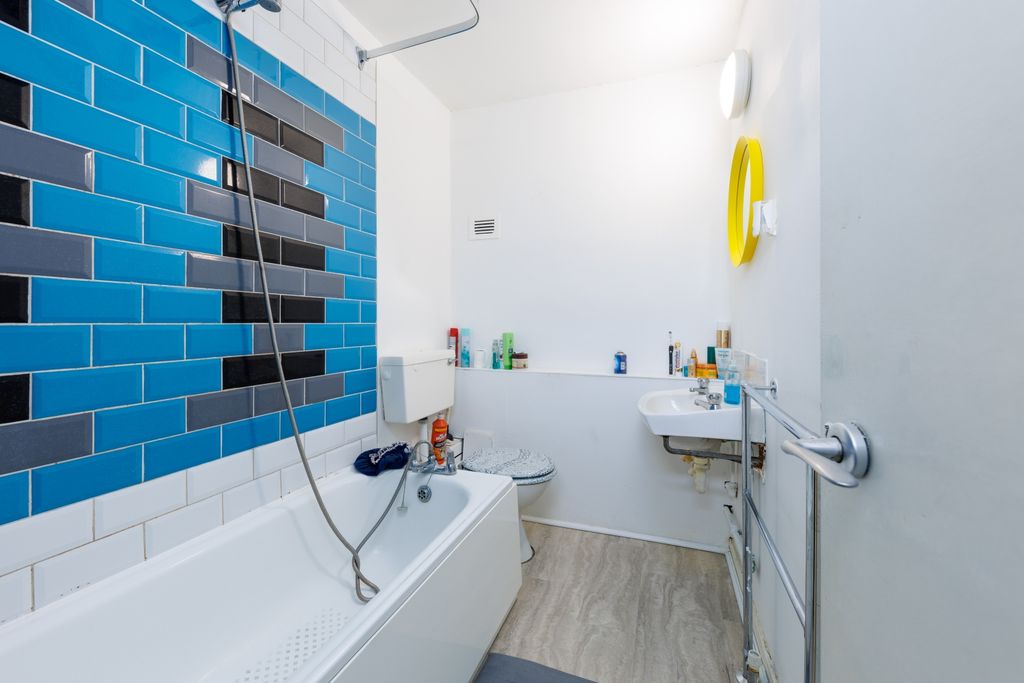 Property photo 3 of 7 Bathroom