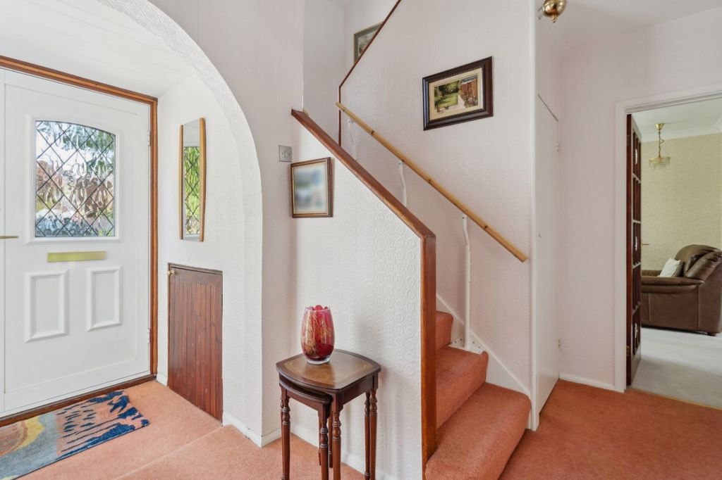 Property photo 2 of 21 Entrance Hall