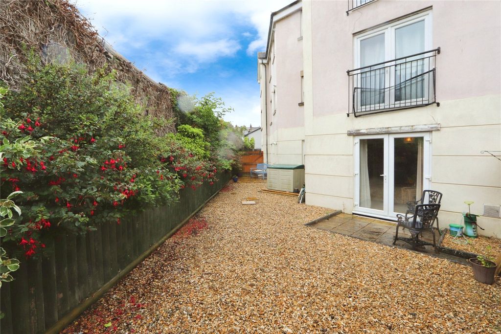 Property photo 2 of 16 Picture No. 01