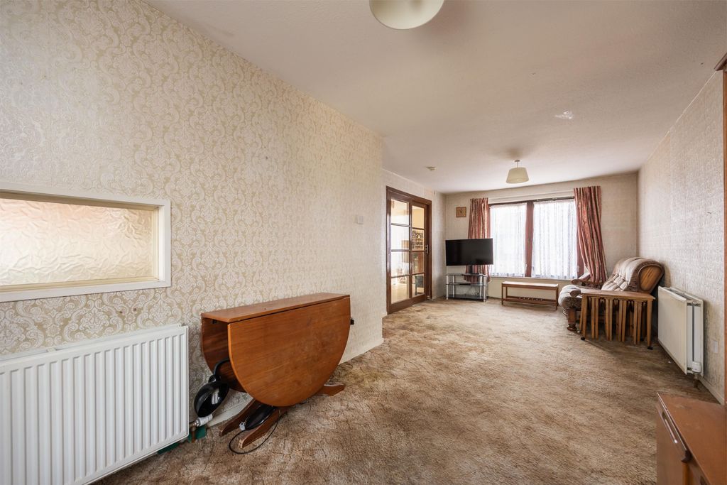 Property photo 2 of 28