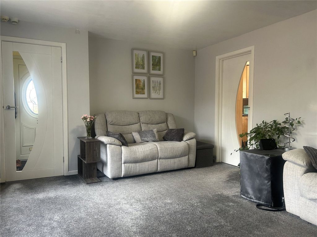 Property photo 3 of 21 Lounge