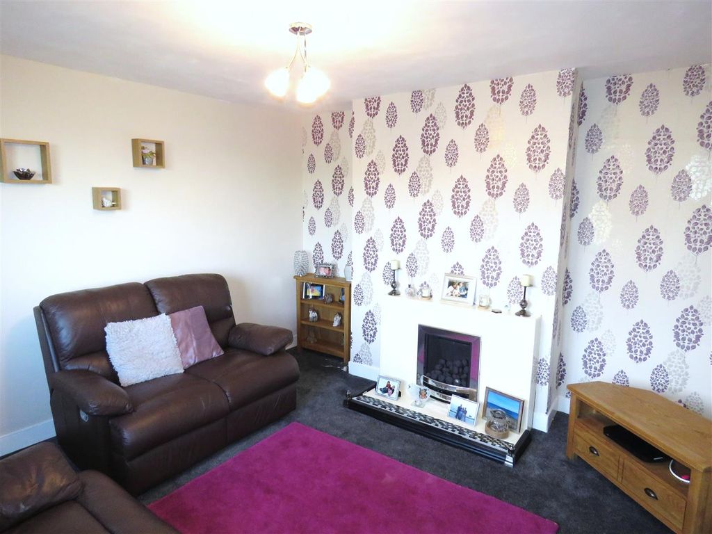 Property photo 3 of 13 Stradbroke Drive 136