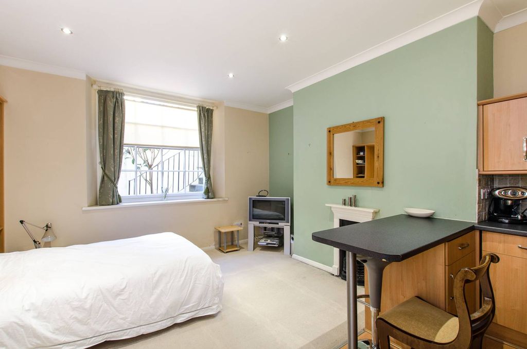 Property photo 1 of 4