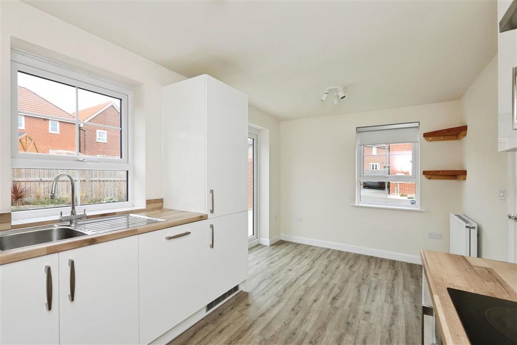 Property photo 3 of 15 Kitchen