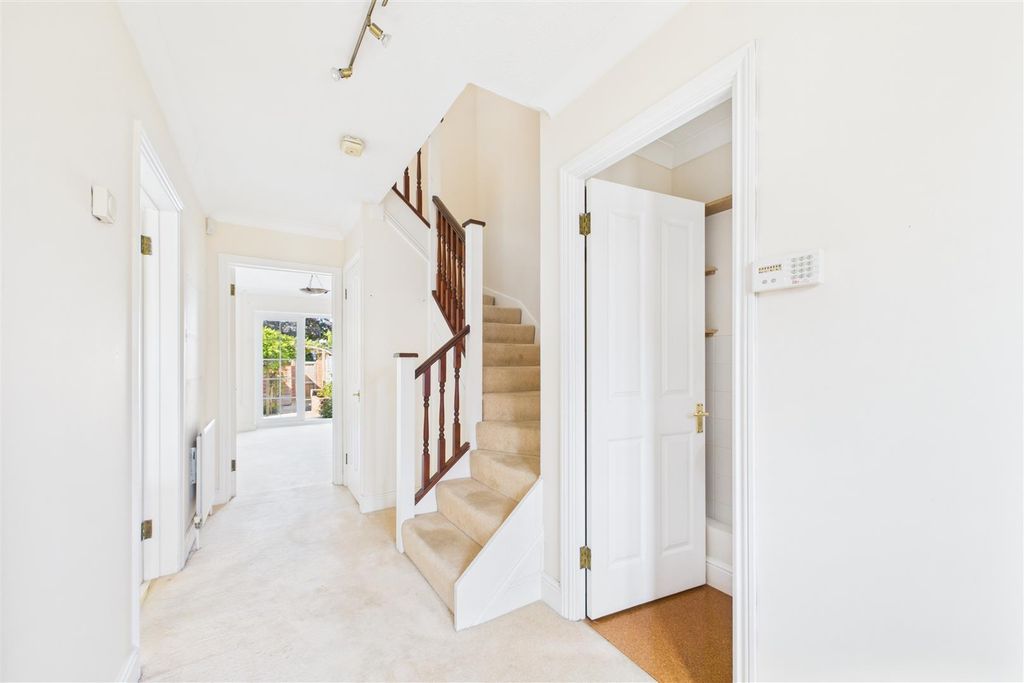 Property photo 3 of 15 Entrance Hall