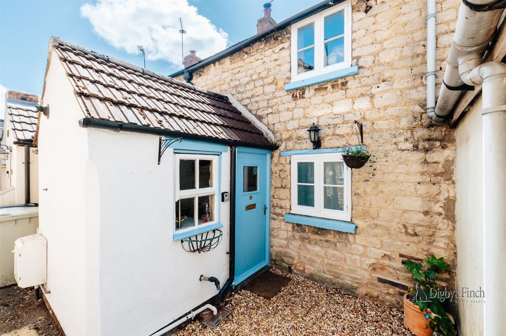 Property photo 1 of 17 24 Great Lane -01.Jpg