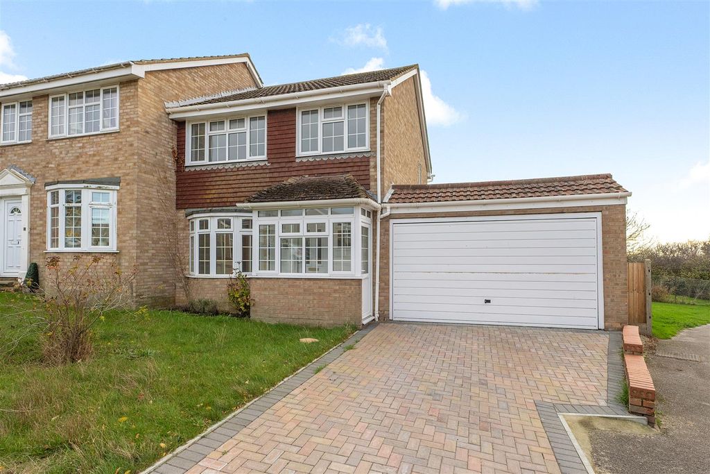 Property photo 1 of 15 Linnet Avenue, Whitstable