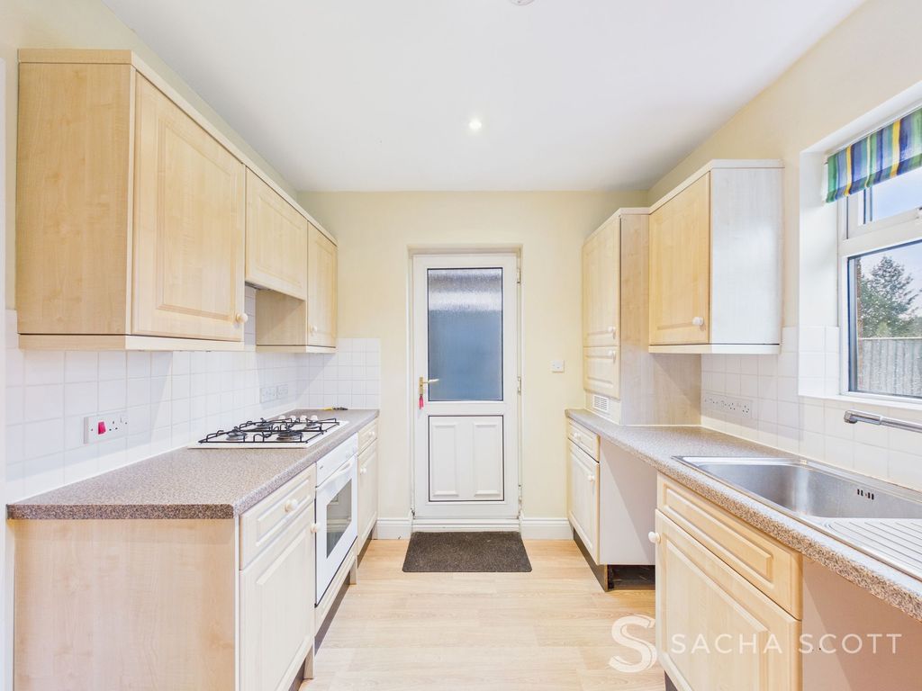 Property photo 3 of 18 Kitchen