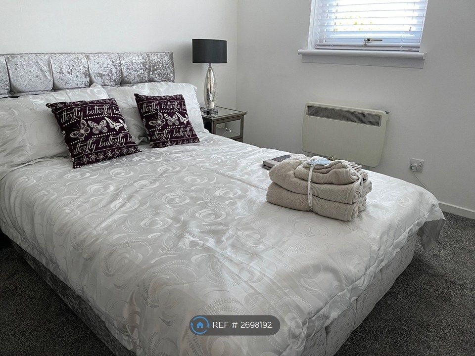 Property photo 3 of 16 Front Bedroom