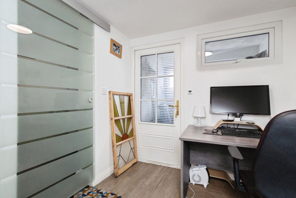 Property photo 2 of 23 Pbox-Img.Jpg