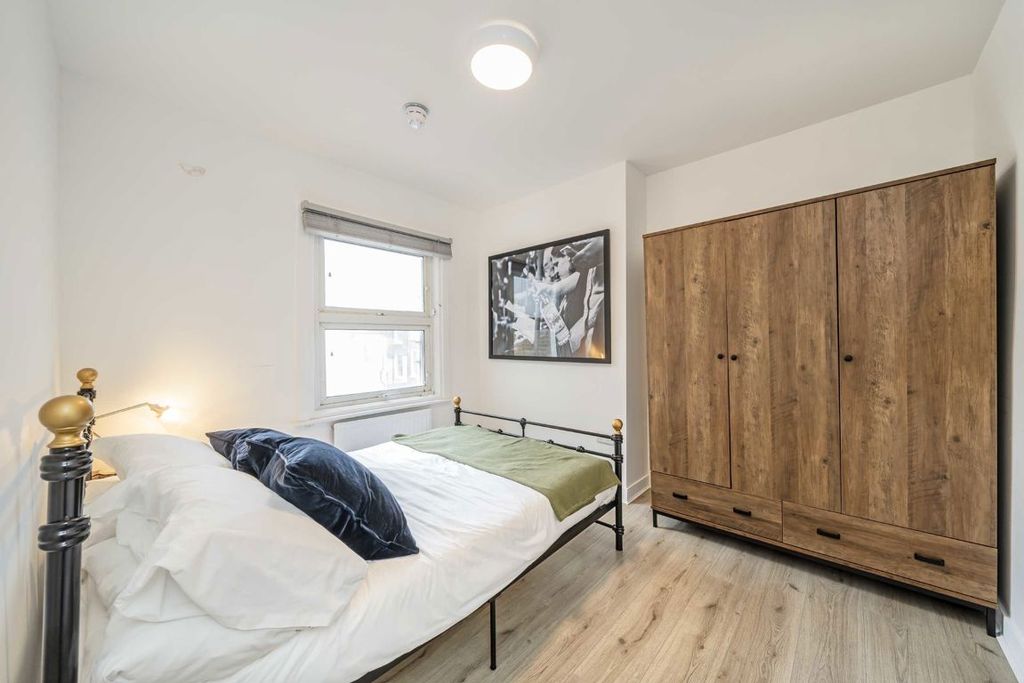 Property photo 3 of 6