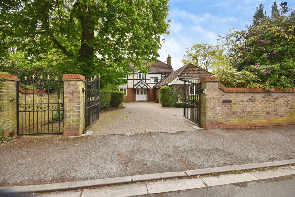 Property photo 3 of 27 Driveway And Garage