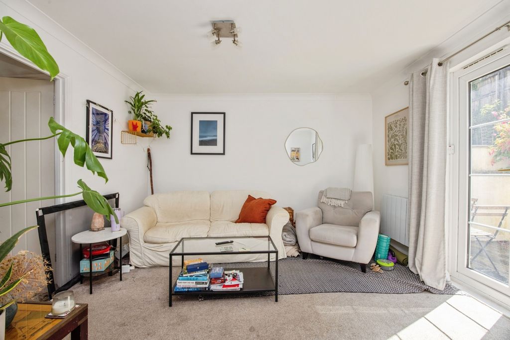 Property photo 3 of 20 Pbox-Img.Jpg