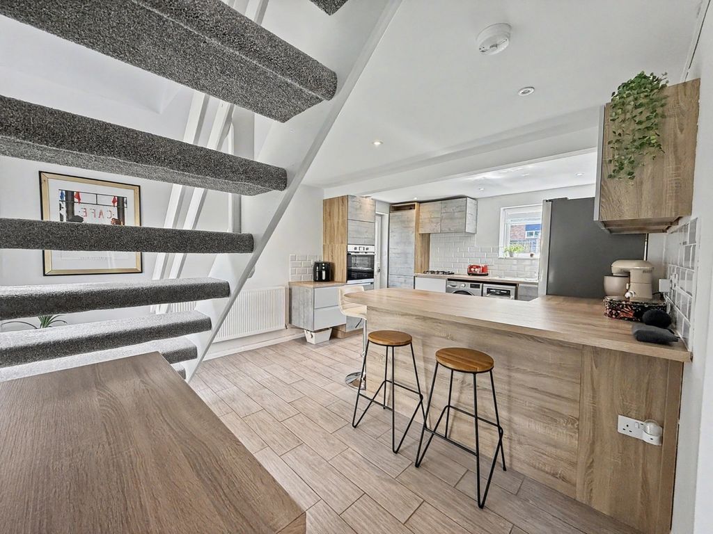 Property photo 2 of 43 5027654