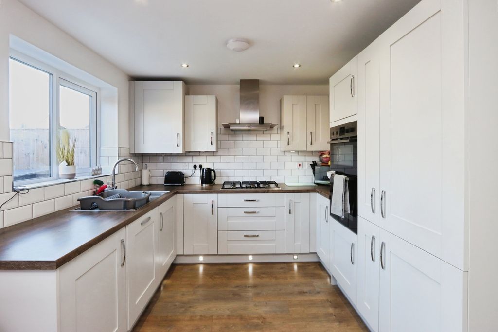 Property photo 3 of 25 Pbox-Img.Jpg