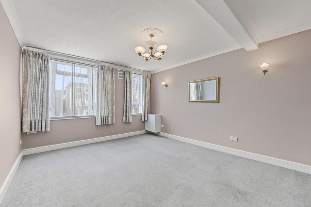 Property photo 1 of 19 Living Room