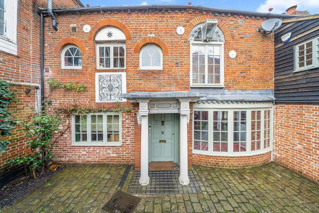 Property photo 2 of 27