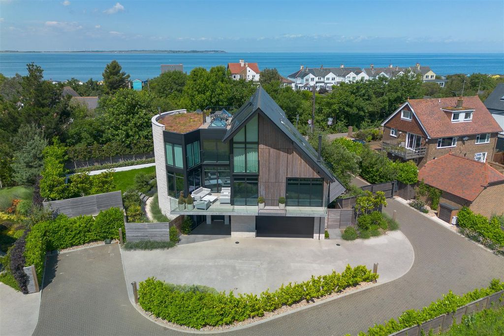 Property photo 1 of 34 Island Wall, Whitstable