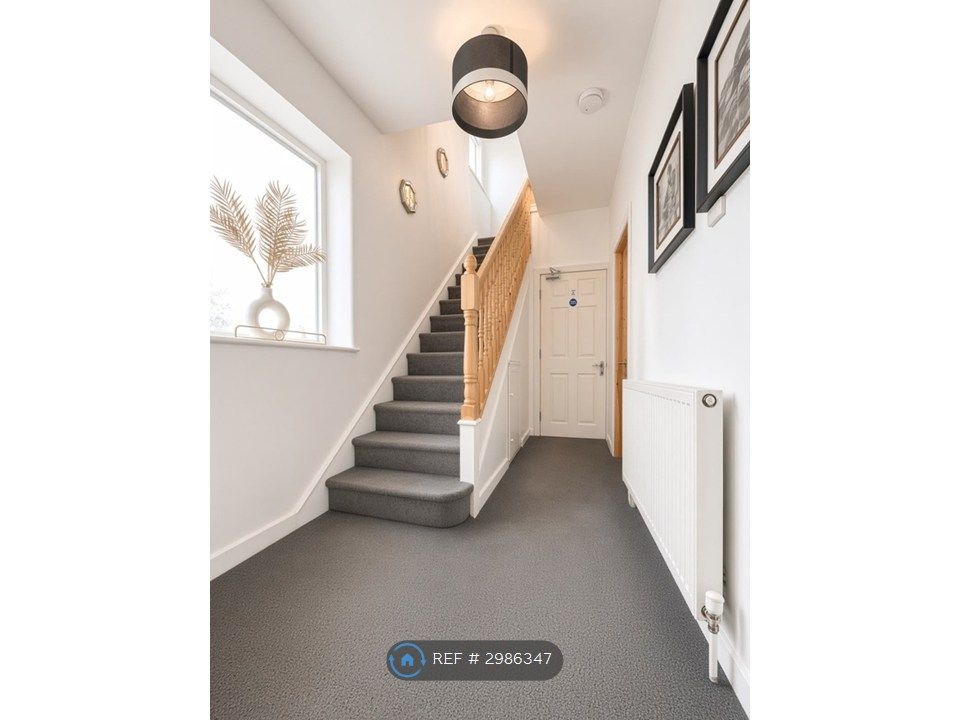 Property photo 2 of 5 Lovely Hallway