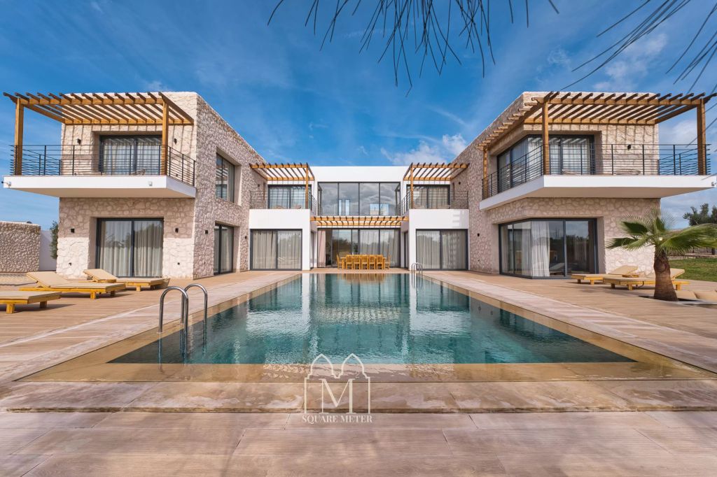 Property photo 2 of 25