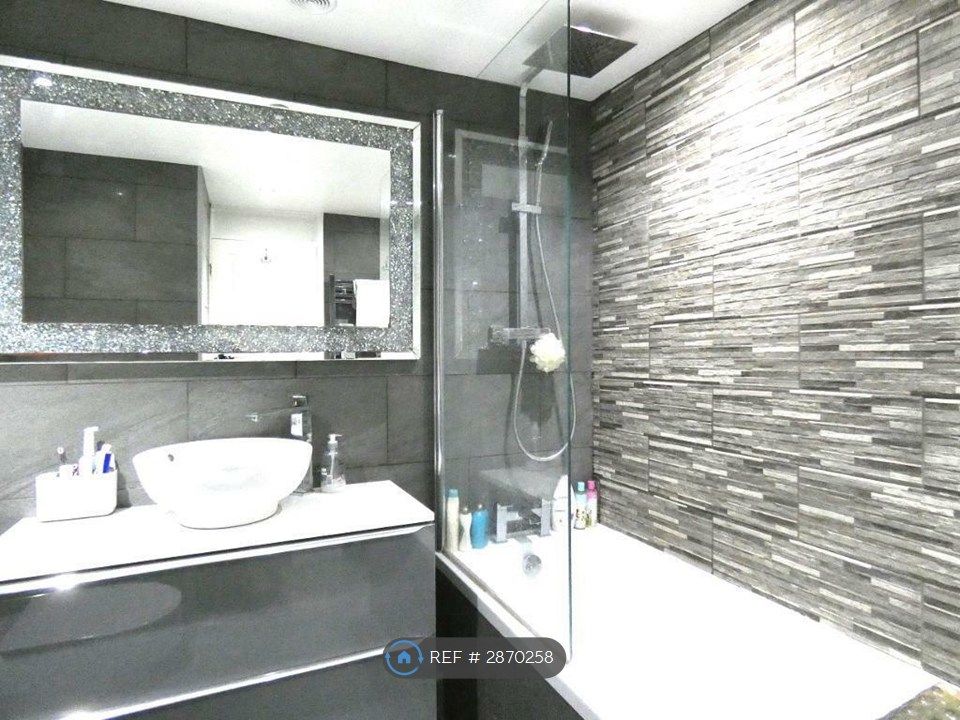 Property photo 1 of 13 Bathroom