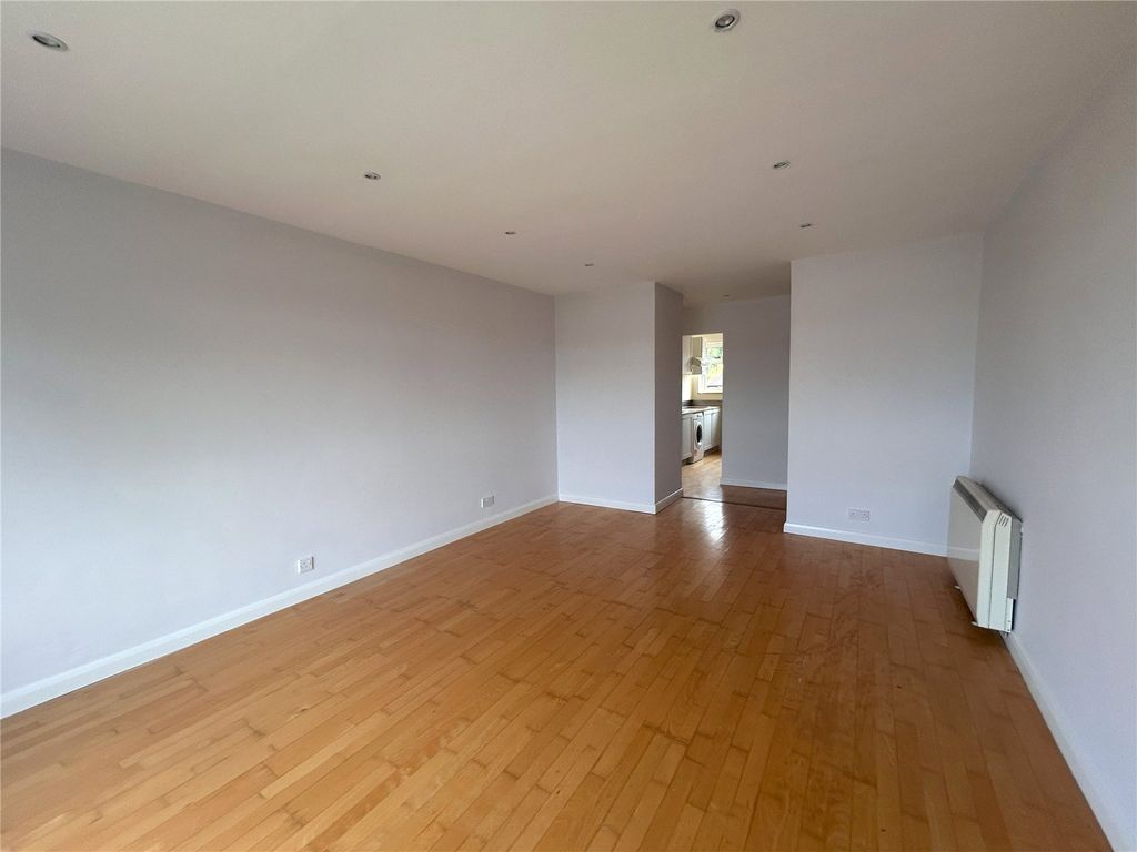 Property photo 3 of 11 Picture No. 27