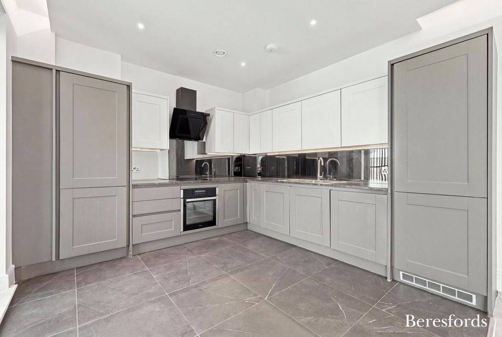 Property photo 3 of 16 Kitchen