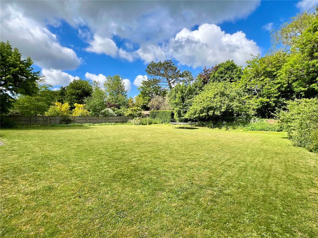 Property photo 2 of 17 Garden