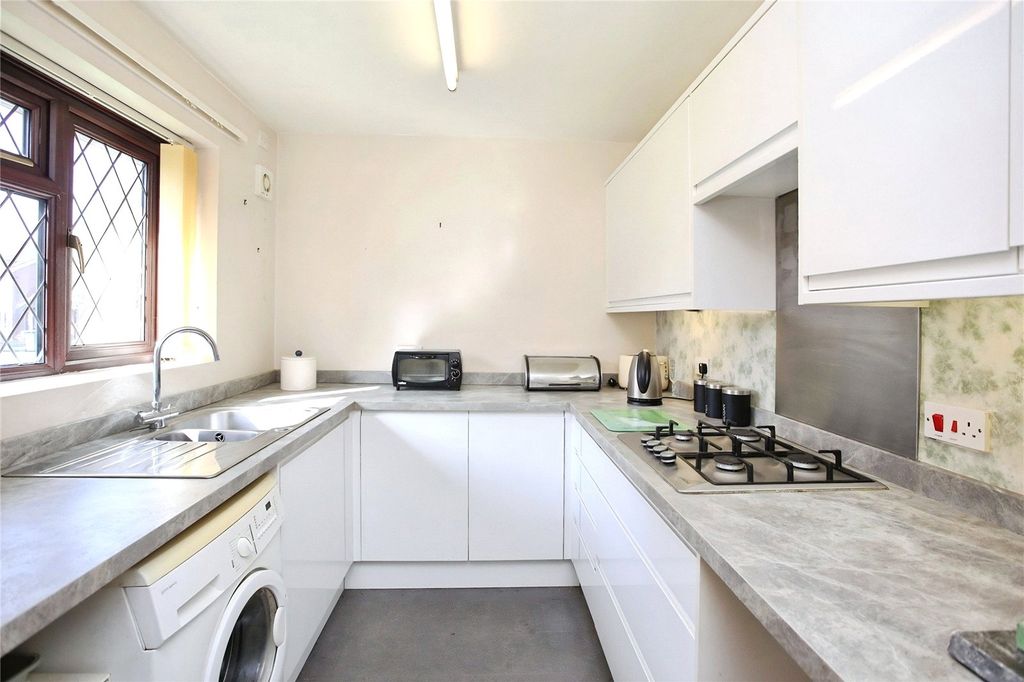 Property photo 3 of 22 Picture No. 32