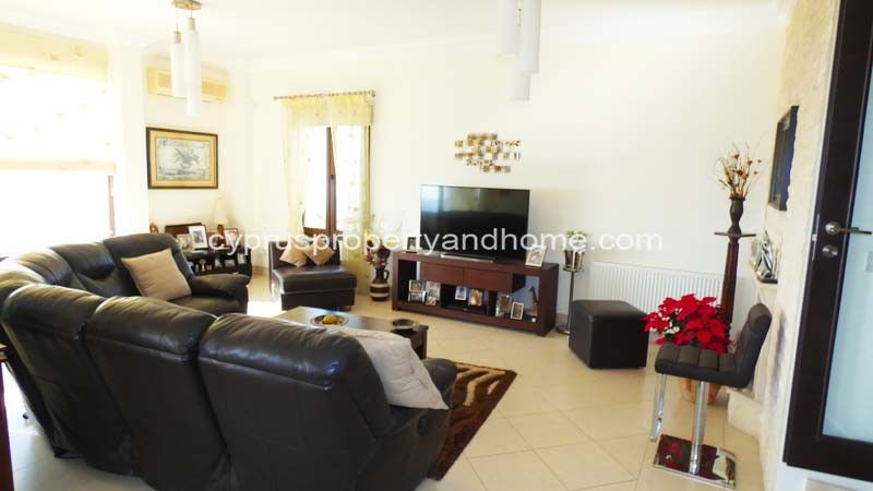 Property photo 2 of 39