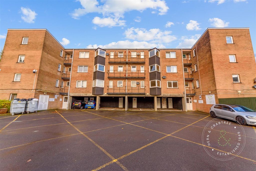 Property photo 2 of 17 Coed-Edeyrn-11.Jpg