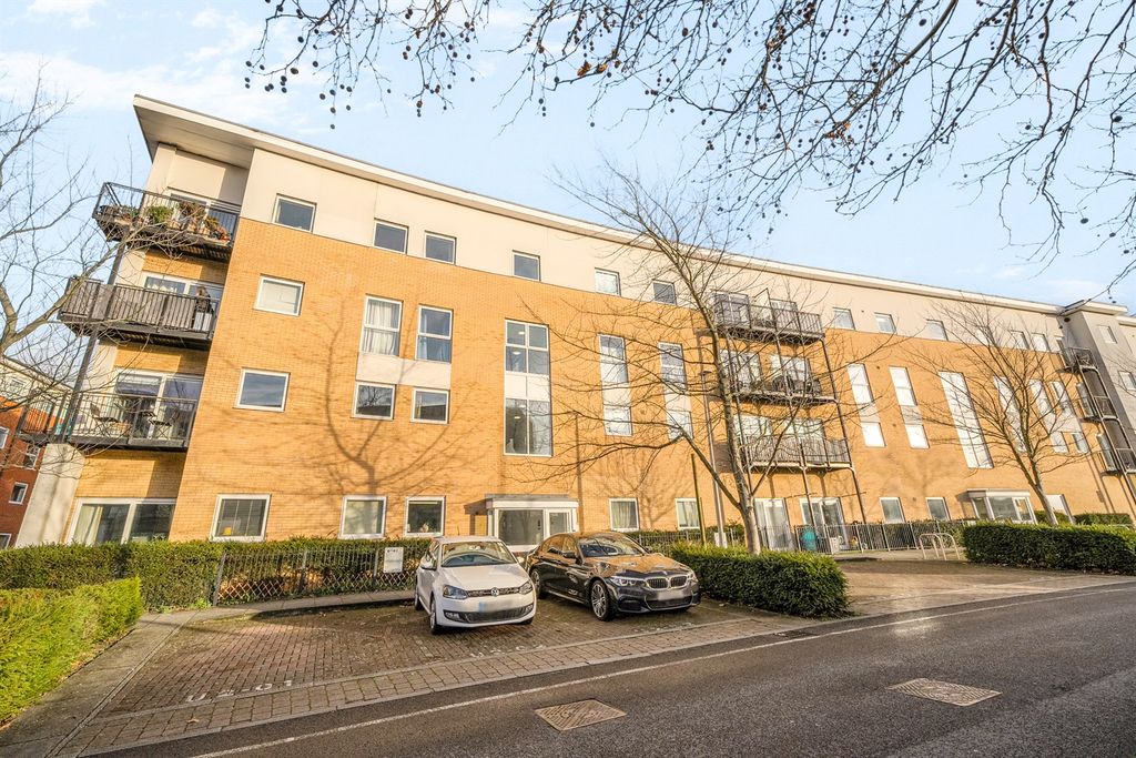 Property photo 1 of 9 (Main)