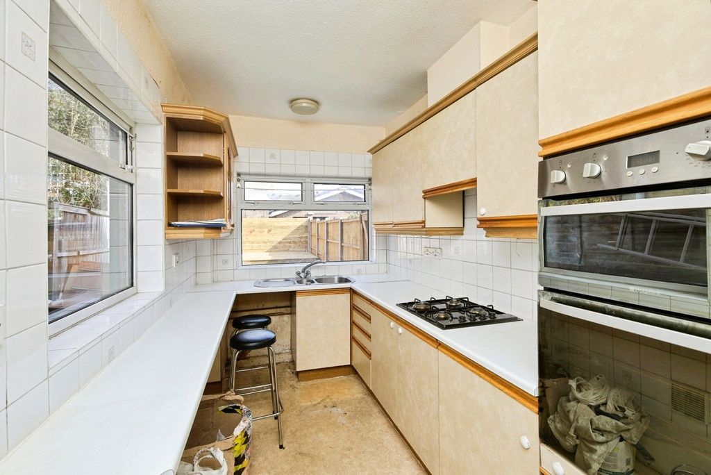 Property photo 3 of 17 Kitchen