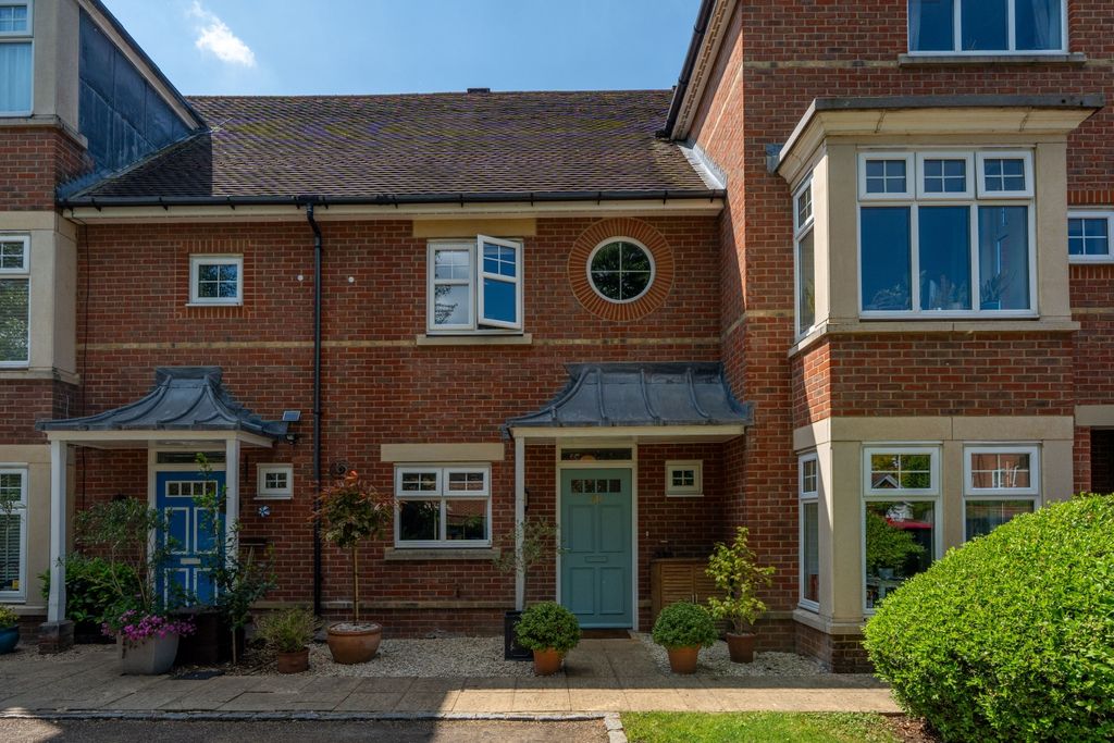 Property photo 1 of 18 Front External