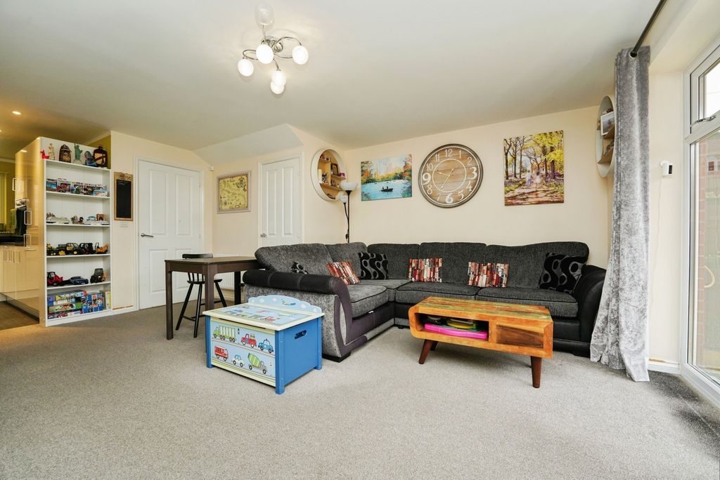 Property photo 3 of 13 Photo