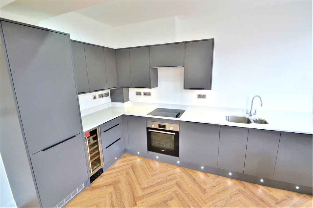 Property photo 3 of 8 Kitchen