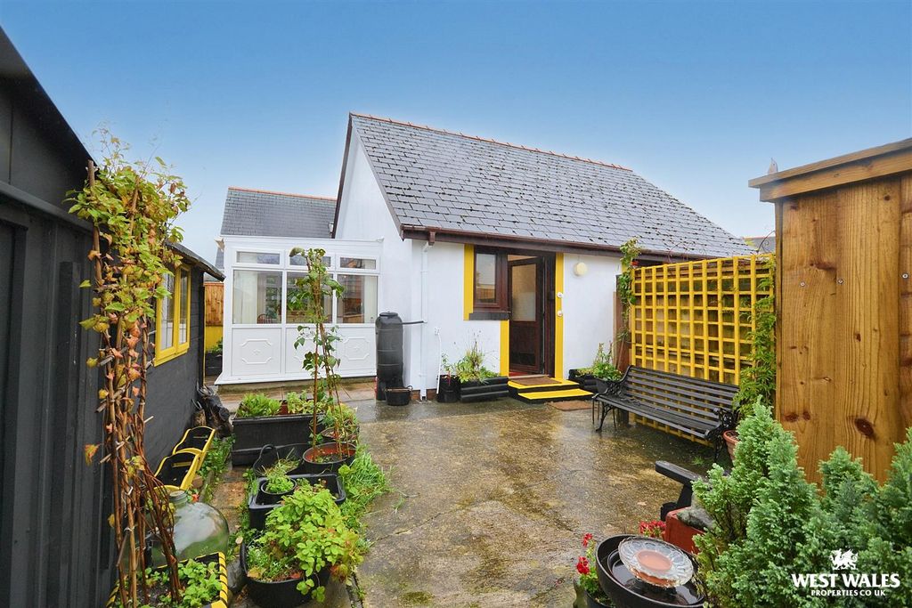 Property photo 2 of 23 Garden