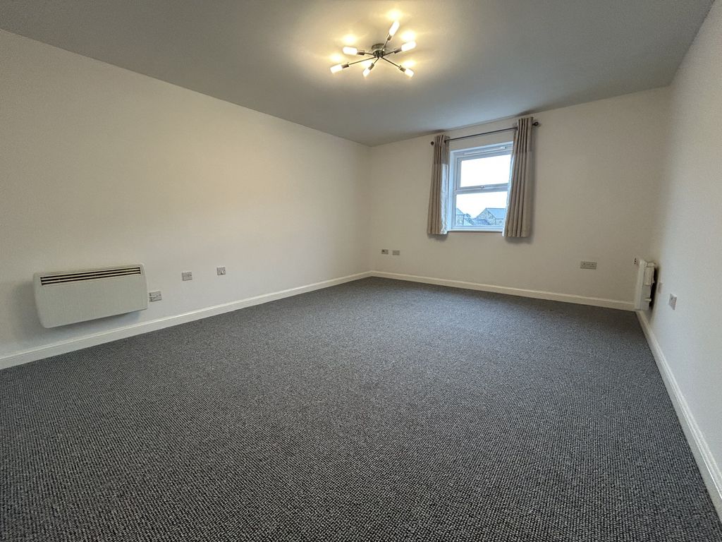 Property photo 2 of 14 Clifford Drive 19 Living Room